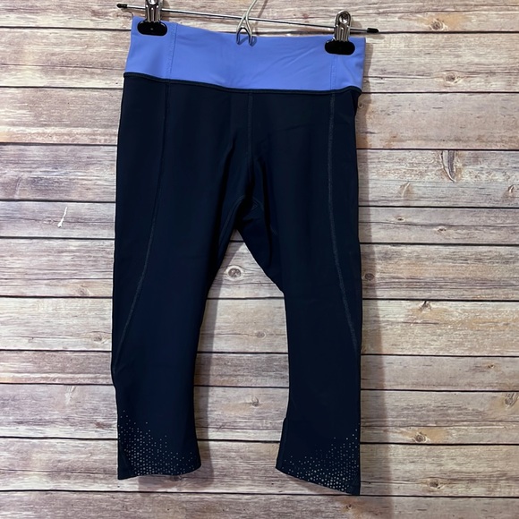 lululemon athletica Pants - Lululemon Cropped Leggings Navy Blue and Periwinkle Size 4 EUC C1